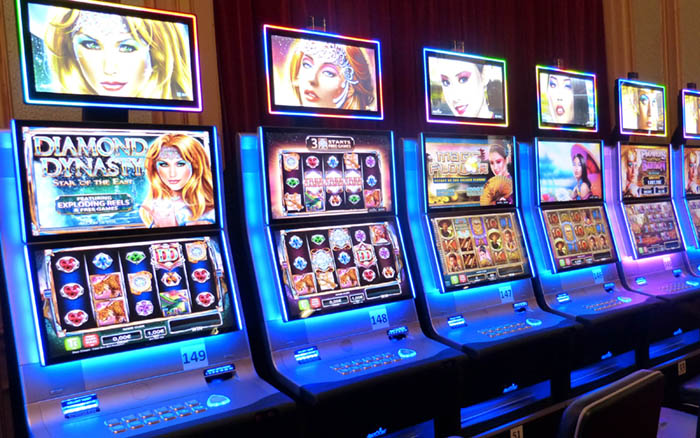 Vue des machines à sous comme celles du Casino de Montréal au Québec